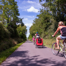 Envie d'une balade à vélo, en roller, en fauteuil roulant ou à pied, loin de la circulation automobile ? Explorez le Sud de la Côte Chalonnaise en toute liberté sur la Voie Verte! 

Imaginez-vous parcourir une ancienne voie de chemin de fer reconvert