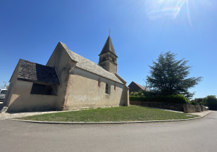 Eglise Saint-Martin et croix devant l'église