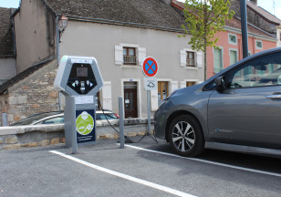 Borne de recharge pour véhicules électriques